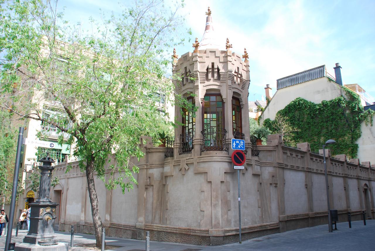 Love hotel Casita Amarilla Barcelona