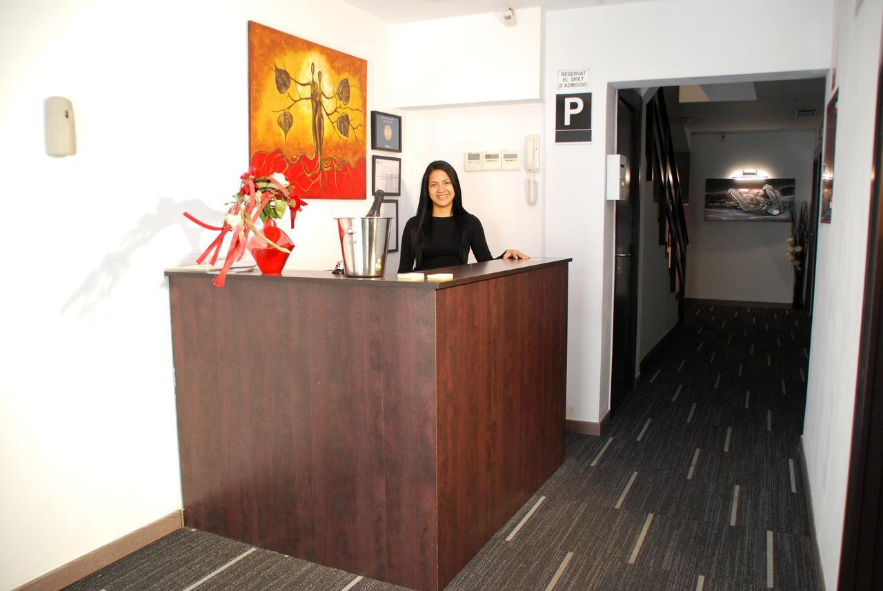 Casita Amarilla Love hotel Barcelona