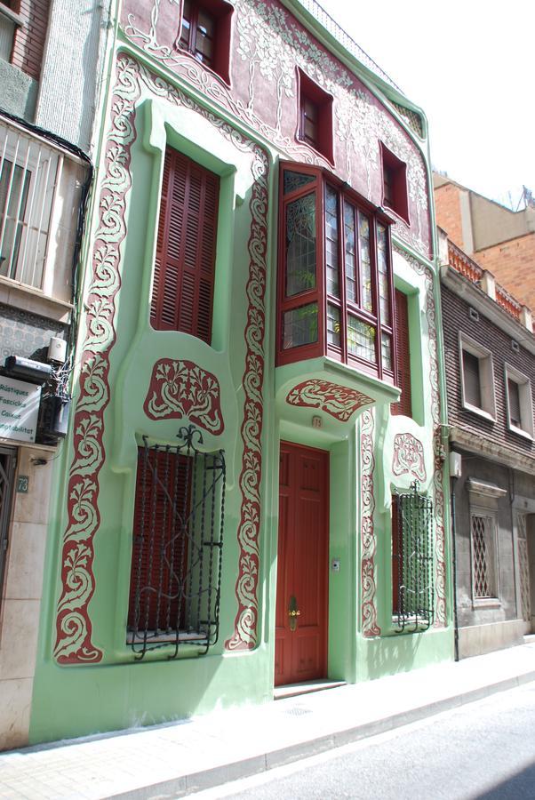 Casita Amarilla Love hotel Barcelona