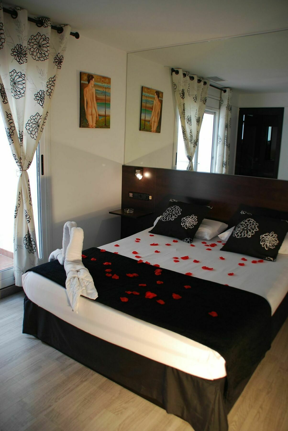 Love hotel Casita Amarilla Barcelona