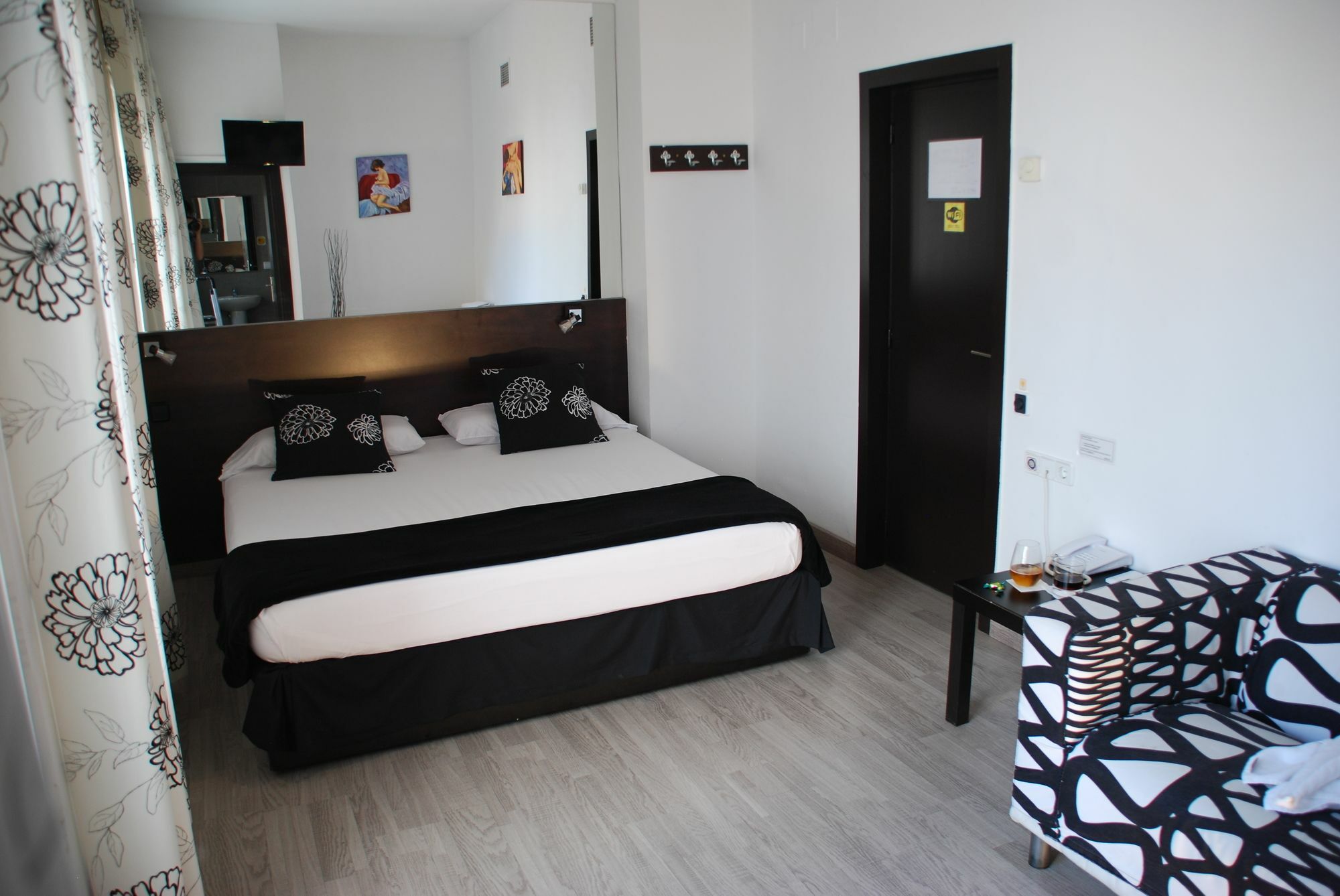 Love hotel Casita Amarilla Barcelona